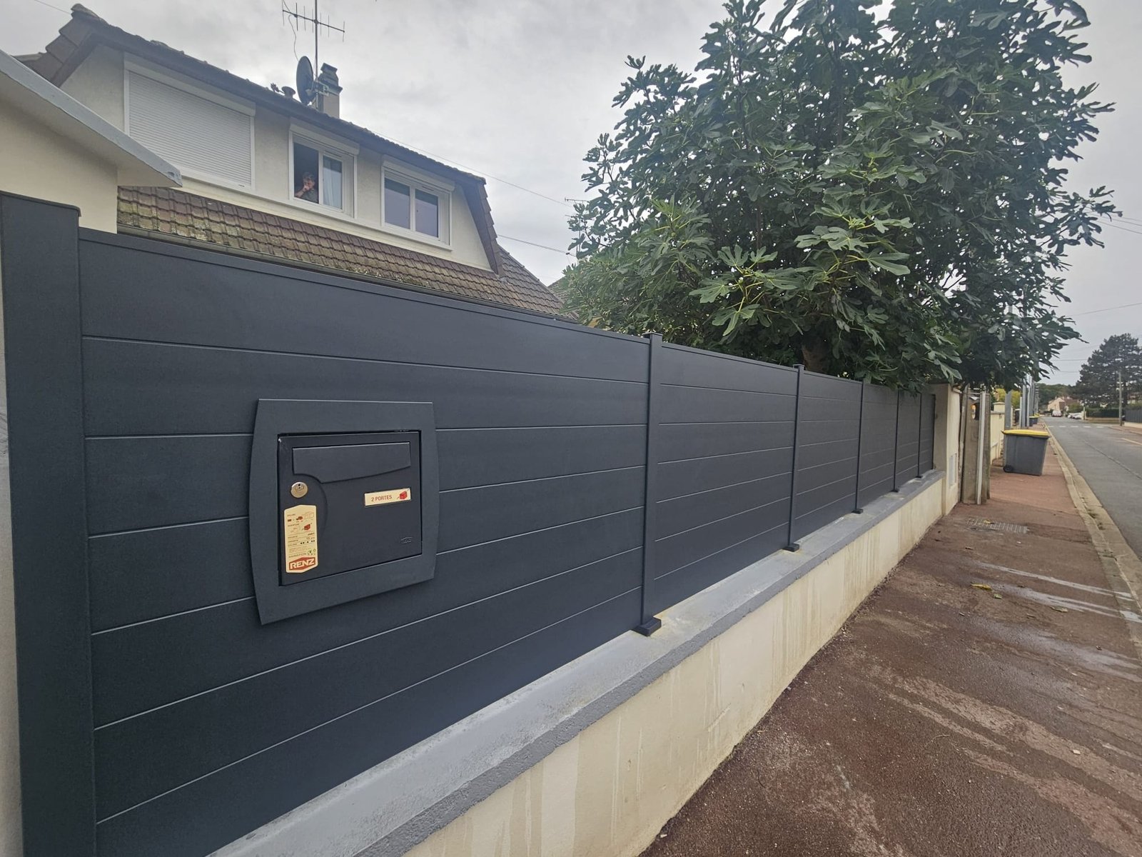 Terrasol TP - Portail intégré à une clôture extérieure 78 et 92