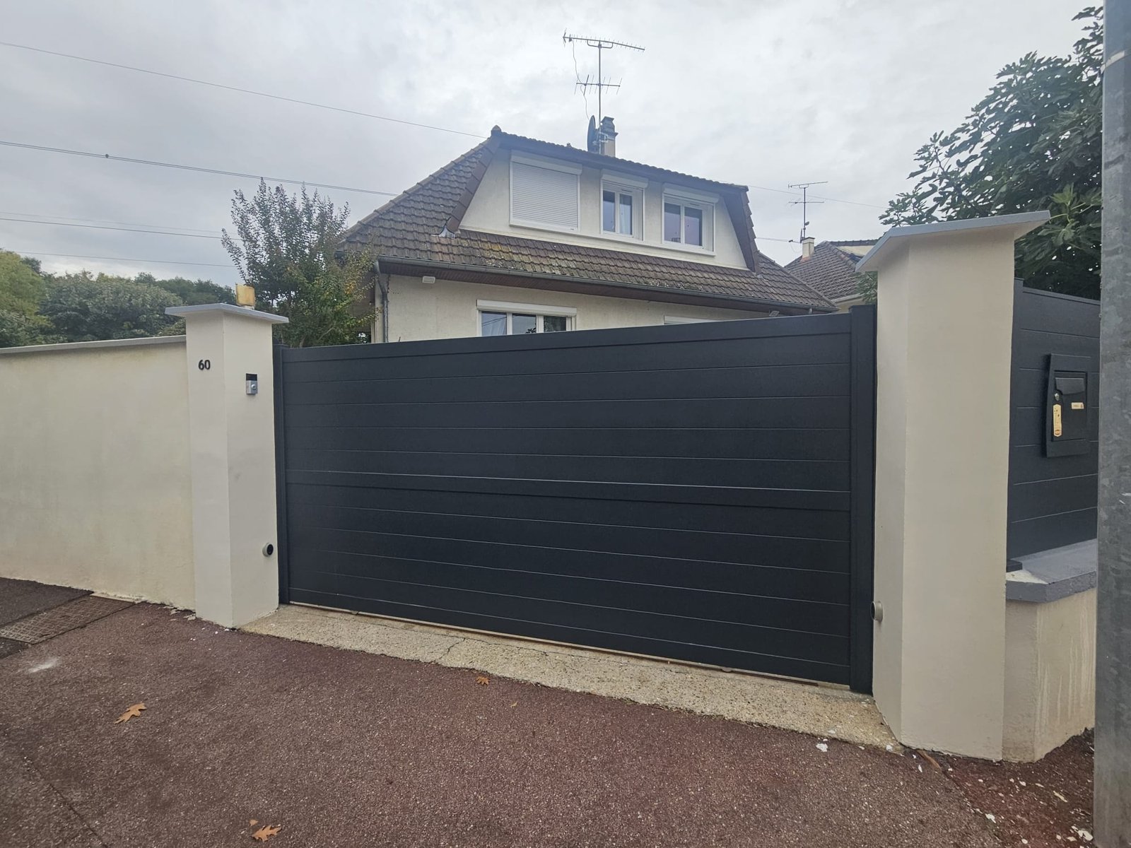 Terrasol TP - Travaux de pose de portail extérieur